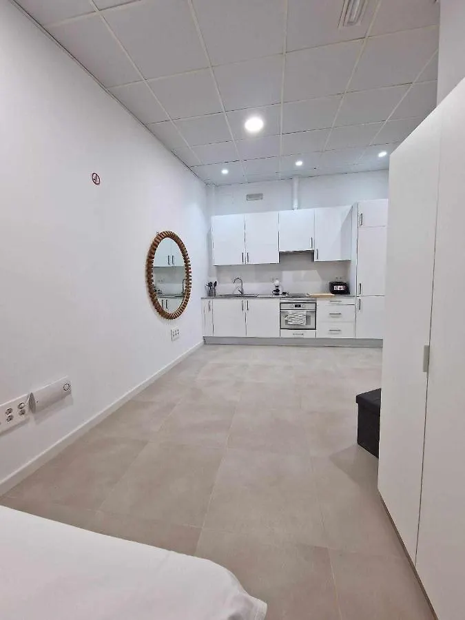Moderno Apartamento 4 En Calle Marmoles Malaga